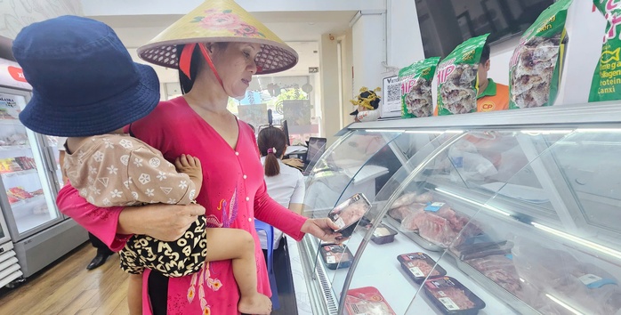 Bình Dương tiến hành kiểm tra các cửa hàng của Công ty C.P. Việt Nam - Ảnh 2.