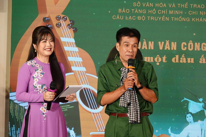Nghệ sĩ TP HCM xúc động chào đón công trình sách "Đoàn Văn công Giải phóng R- Một dấu ấn lịch sử"- Ảnh 3.
