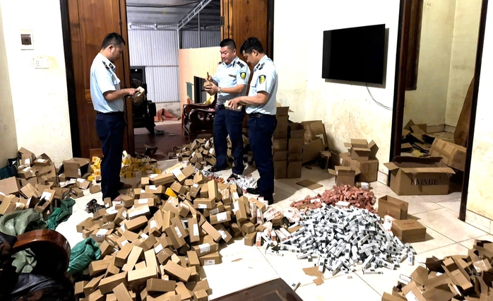 Phát hiện hơn 3.300 sản phẩm mỹ phẩm "trôi nổi"- Ảnh 1. Phát hiện hơn 3.300 sản phẩm mỹ phẩm "trôi nổi"- Ảnh 1.