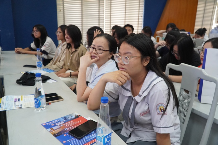 Bất ngờ bỏ xét tuyển khối C00, thí sinh "trở tay không kịp"- Ảnh 5. Bất ngờ bỏ xét tuyển khối C00, thí sinh "trở tay không kịp"- Ảnh 5.