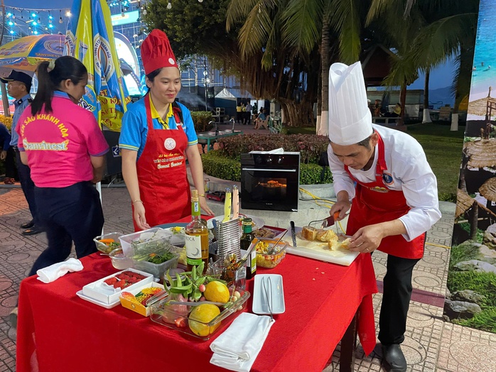 Độc đáo ẩm thực Yến sào Khánh Hòa- Ảnh 4. Độc đáo ẩm thực Yến sào Khánh Hòa- Ảnh 4.
