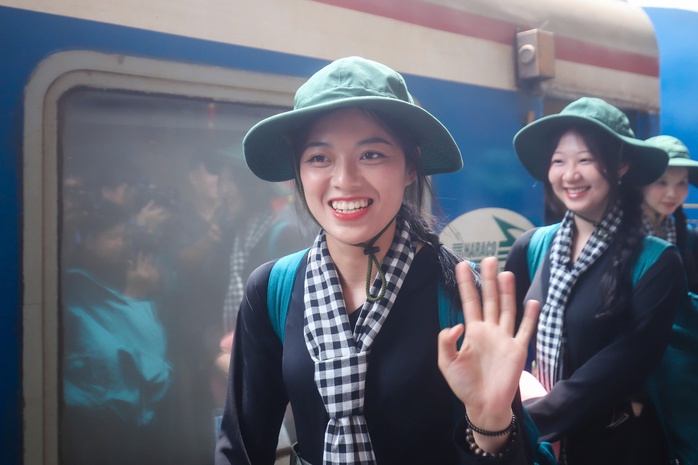 Video: Đón các cán bộ, chiến sĩ tham gia diễu binh, diễu hành tại Hà Nội- Ảnh 7. Video: Đón các cán bộ, chiến sĩ tham gia diễu binh, diễu hành tại Hà Nội- Ảnh 7.
