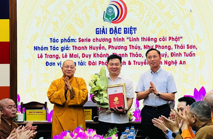 Trao giải cho 36 tác phẩm báo chí xuất sắc về Phật giáo- Ảnh 2.