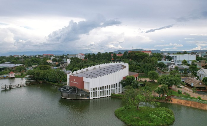 Vụ biến "đất vàng" công viên thành đất tư: Bắt tạm giam 2 cán bộ - Ảnh 2.