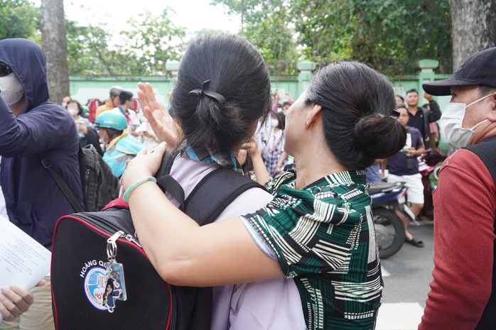 Thi lớp 10 tại TP HCM: Đề văn “trên hành trình trưởng thành”, xem đề thi và gợi ý giải đề- Ảnh 5. Thi lớp 10 tại TP HCM: Đề văn “trên hành trình trưởng thành”, xem đề thi và gợi ý giải đề- Ảnh 5.