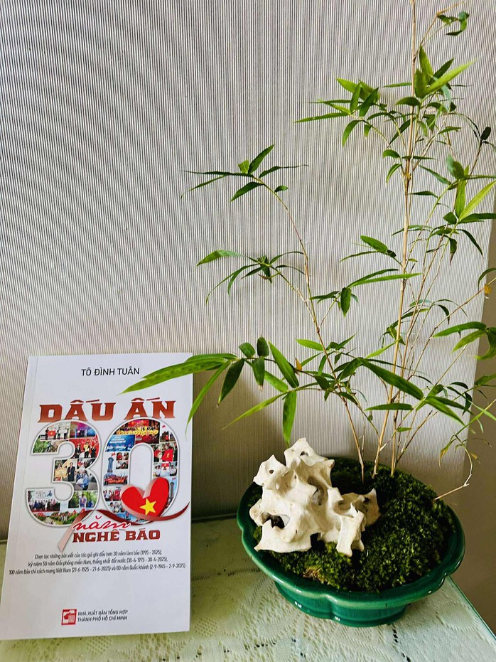 Sáng 8-6, ra mắt sách "DẤU ẤN 30 NĂM NGHỀ BÁO" của nhà báo Tô Đình Tuân- Ảnh 1. Sáng 8-6, ra mắt sách "DẤU ẤN 30 NĂM NGHỀ BÁO" của nhà báo Tô Đình Tuân- Ảnh 1.