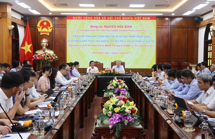 Phó Thủ tướng Nguyễn Hòa Bình chỉ đạo “tăng tốc” các dự án cao tốc- Ảnh 3. Phó Thủ tướng Nguyễn Hòa Bình chỉ đạo “tăng tốc” các dự án cao tốc- Ảnh 3.