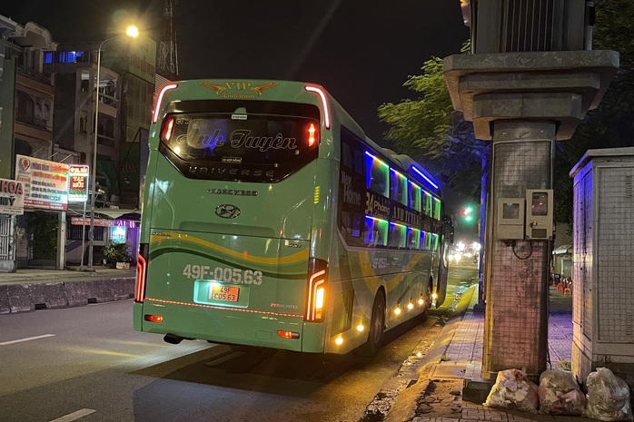 Trong 1 tiếng, nhà xe Anh Tuyên hai lần bị CSGT xử phạt do chạy sai lịch trình- Ảnh 3. Trong 1 tiếng, nhà xe Anh Tuyên hai lần bị CSGT xử phạt do chạy sai lịch trình- Ảnh 3.