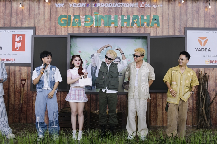 Gia đình Haha- bộ phim không kịch bản
- Ảnh 2. Gia đình Haha- bộ phim không kịch bản
- Ảnh 2.