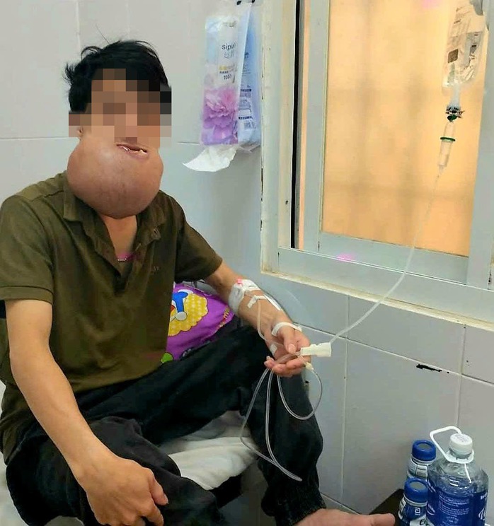 NGƯỜI THẦY THUỐC TRONG TÔI: Lan tỏa ánh sáng của lòng nhân ái- Ảnh 2. NGƯỜI THẦY THUỐC TRONG TÔI: Lan tỏa ánh sáng của lòng nhân ái- Ảnh 2.