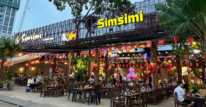 Loạt địa điểm trên phố ăn uống mới nổi ở Đà Nẵng “dính” an toàn vệ sinh thực phẩm - Ảnh 1. Loạt địa điểm trên phố ăn uống mới nổi ở Đà Nẵng “dính” an toàn vệ sinh thực phẩm - Ảnh 1.
