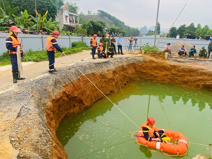 Liên tiếp xuất hiện "hố tử thần" ở Bắc Kạn, chuyên gia khuyến cáo gì?- Ảnh 1. Liên tiếp xuất hiện "hố tử thần" ở Bắc Kạn, chuyên gia khuyến cáo gì?- Ảnh 1.