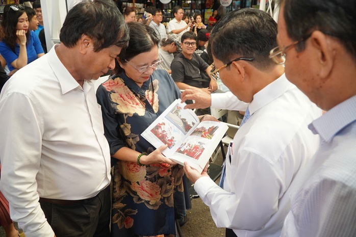 Nhiều lãnh đạo, đồng nghiệp, bạn đọc chúc mừng nhà báo Tô Đình Tuân- Ảnh 6. Nhiều lãnh đạo, đồng nghiệp, bạn đọc chúc mừng nhà báo Tô Đình Tuân- Ảnh 6.