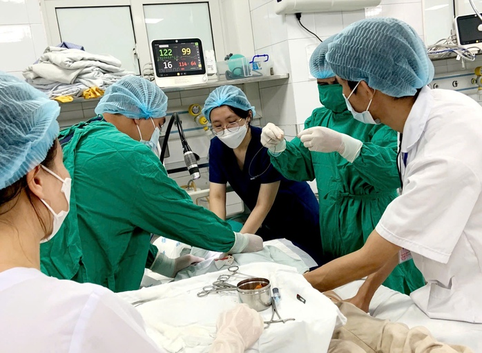 Sau bữa tối, nam thanh niên hôn mê trong phòng trọ- Ảnh 1.