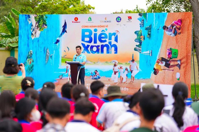 Gần 10.000 người Vingroup và tình nguyện viên ra quân làm sạch bờ biển tại 28 tỉnh, thành phố- Ảnh 6. Gần 10.000 người Vingroup và tình nguyện viên ra quân làm sạch bờ biển tại 28 tỉnh, thành phố- Ảnh 6.