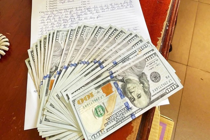 Hành khách bỏ quên ba lô chứa 2.200 USD ở ga Quảng Ngãi - Ảnh 2.