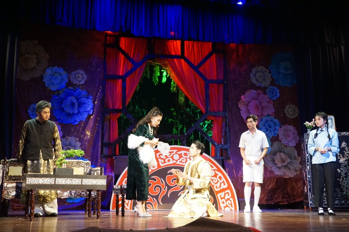 Đạo diễn Quốc Thảo trao cảm xúc mới cho học trò với nhạc kịch "Lôi Vũ" - Ảnh 4.