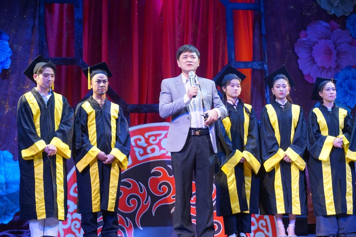 Đạo diễn Quốc Thảo trao cảm xúc mới cho học trò với nhạc kịch "Lôi Vũ" - Ảnh 1.
