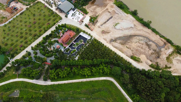 Khu biệt phủ cả ngàn m2 được cho của Tuấn "thần đèn" xây trên đất thuê làm bãi tập kết cát? - Ảnh 1.