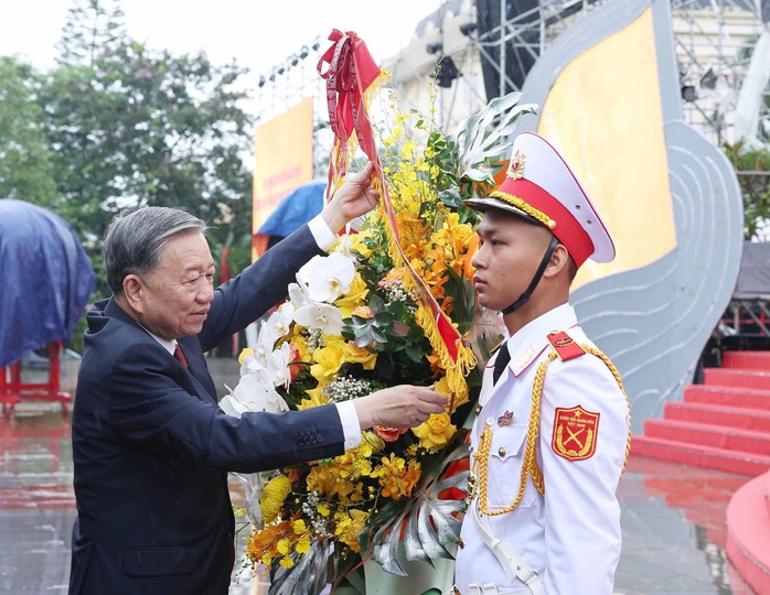 KỶ NIỆM 110 NĂM NGÀY SINH CỐ TỔNG BÍ THƯ NGUYỄN VĂN LINH (1.7.1915-1.7.2025): Dấu ấn tư duy đổi mớI- Ảnh 2. KỶ NIỆM 110 NĂM NGÀY SINH CỐ TỔNG BÍ THƯ NGUYỄN VĂN LINH (1.7.1915-1.7.2025): Dấu ấn tư duy đổi mớI- Ảnh 2.