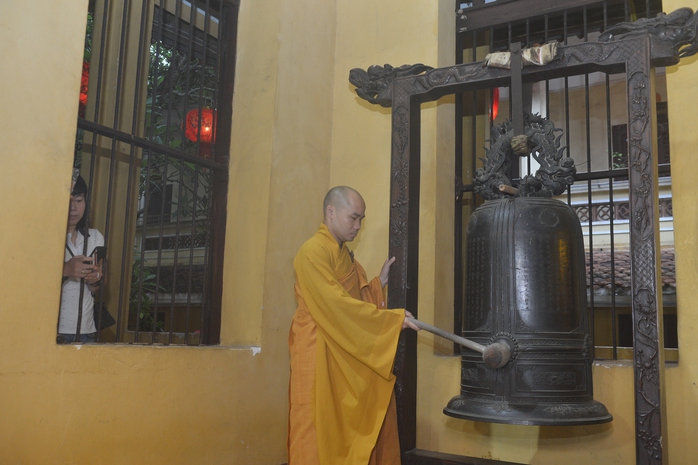 Video: Chuông ngân vang tại chùa Quán Sứ sáng 1-7, cầu quốc thái dân an- Ảnh 1.
Video: Chuông ngân vang tại chùa Quán Sứ sáng 1-7, cầu quốc thái dân an- Ảnh 1.
