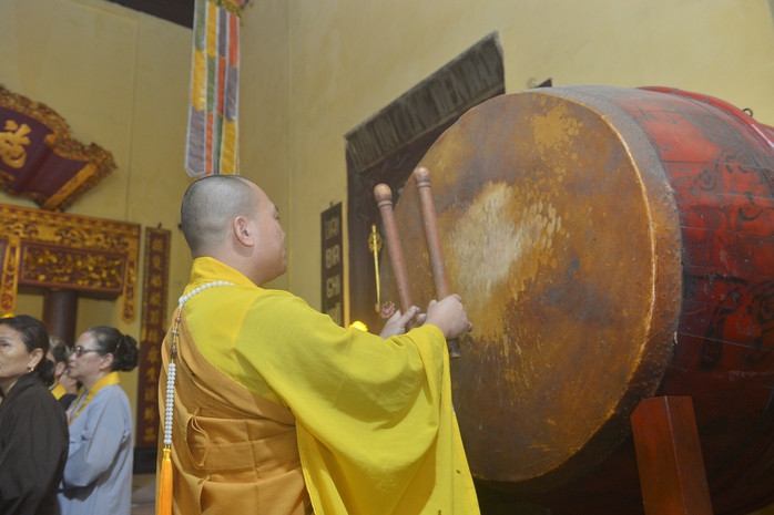 Video: Chuông ngân vang tại chùa Quán Sứ sáng 1-7, cầu quốc thái dân an- Ảnh 2.
Video: Chuông ngân vang tại chùa Quán Sứ sáng 1-7, cầu quốc thái dân an- Ảnh 2.