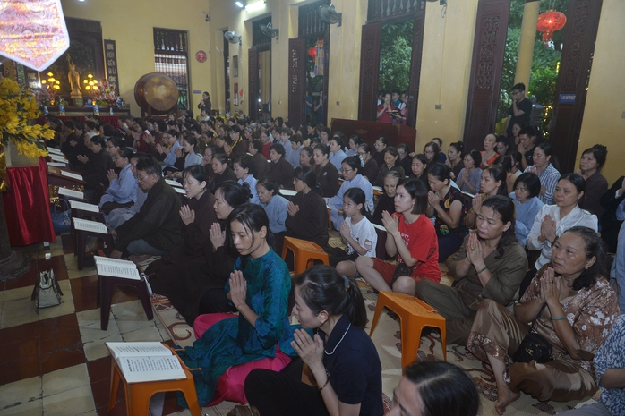 Video: Chuông ngân vang tại chùa Quán Sứ sáng 1-7, cầu quốc thái dân an- Ảnh 5.
Video: Chuông ngân vang tại chùa Quán Sứ sáng 1-7, cầu quốc thái dân an- Ảnh 5.
