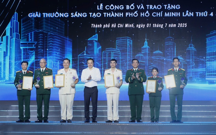 Chương trình "Tự hào cờ Tổ quốc" đoạt giải Nhì Giải thưởng Sáng tạo TP HCM năm 2025- Ảnh 3.