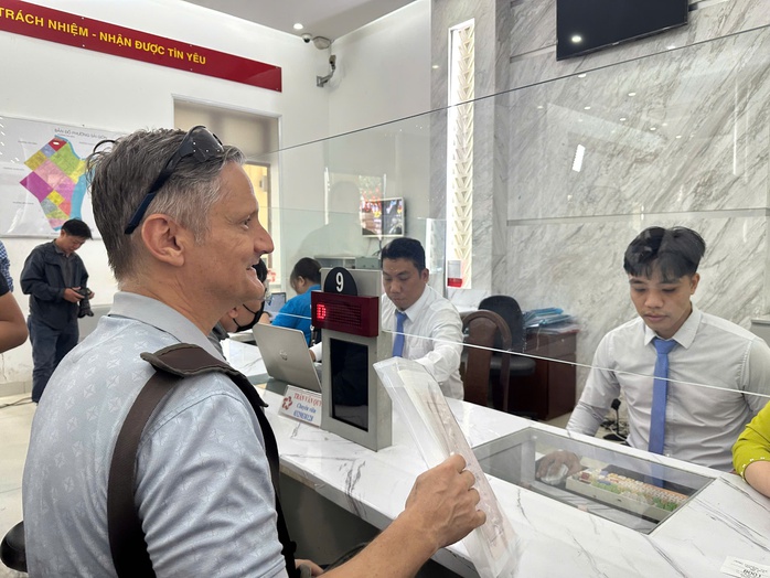 Những hình ảnh tại nhiều phường mới ở TP HCM trong ngày đầu tiên làm việc- Ảnh 3.