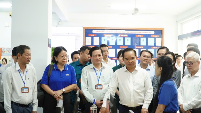Hình ảnh Chủ tịch UBND TP HCM Nguyễn Văn Được khảo sát tại phường Dĩ An - Ảnh 1.