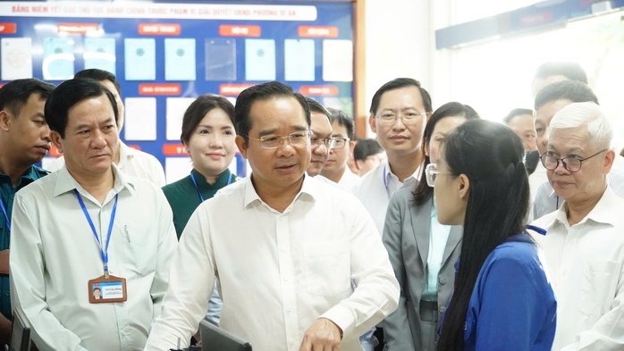 Hình ảnh Chủ tịch UBND TP HCM Nguyễn Văn Được khảo sát tại phường Dĩ An - Ảnh 3.