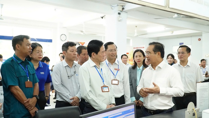Hình ảnh Chủ tịch UBND TP HCM Nguyễn Văn Được khảo sát tại phường Dĩ An - Ảnh 5.