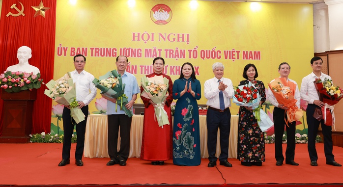 6 nhân sự vừa được hiệp thương cử giữ chức Phó Chủ tịch Ủy ban Trung ương MTTQ Việt Nam- Ảnh 1. 6 nhân sự vừa được hiệp thương cử giữ chức Phó Chủ tịch Ủy ban Trung ương MTTQ Việt Nam- Ảnh 1.