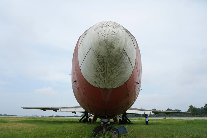 Cận cảnh máy bay Boeing bị "bỏ rơi" 18 năm tại Nội Bài- Ảnh 7. Cận cảnh máy bay Boeing bị "bỏ rơi" 18 năm tại Nội Bài- Ảnh 7.