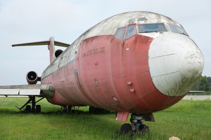 Cận cảnh máy bay Boeing bị "bỏ rơi" 18 năm tại Nội Bài- Ảnh 6.