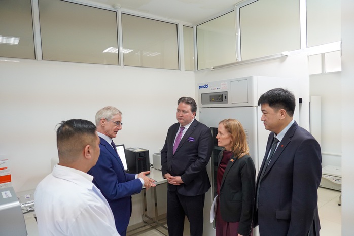 Mỹ tặng Việt Nam phòng thí nghiệm phân tích ADN tiên tiến- Ảnh 7. Mỹ tặng Việt Nam phòng thí nghiệm phân tích ADN tiên tiến- Ảnh 7.