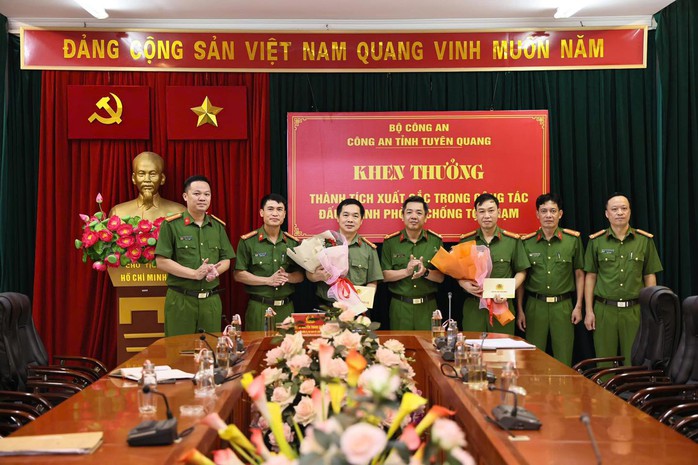 Xe máy của vợ phát nổ, chồng bị tạm giữ khẩn cấp- Ảnh 1. Xe máy của vợ phát nổ, chồng bị tạm giữ khẩn cấp- Ảnh 1.