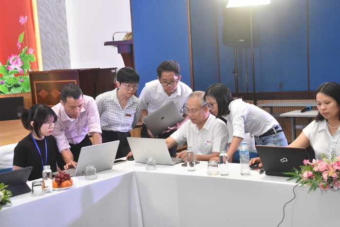Giao lưu trực tuyến về Luật BHYT sửa đổi: Vững tin vào trụ cột an sinh xã hội - Ảnh 3.