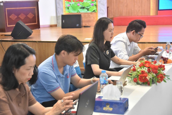 Giao lưu trực tuyến về Luật BHYT sửa đổi: Vững tin vào trụ cột an sinh xã hội - Ảnh 12.