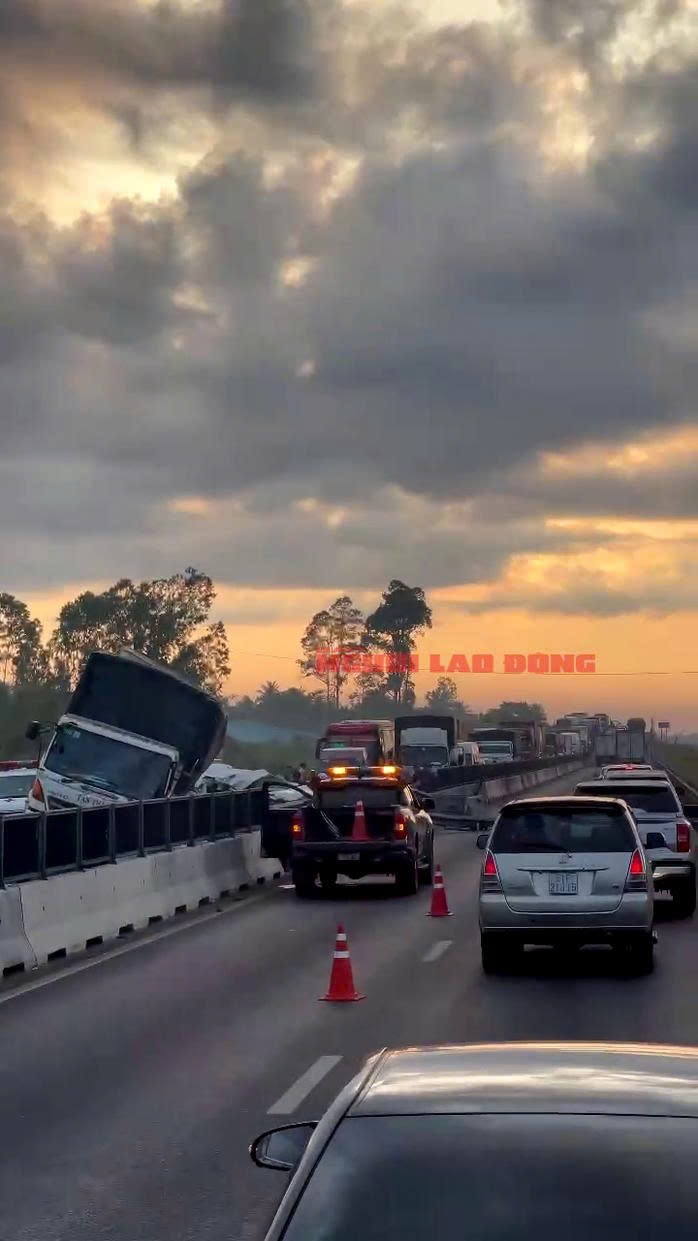 Tai nạn trên đường cao tốc: Tại người hay tại đường?- Ảnh 5. Tai nạn trên đường cao tốc: Tại người hay tại đường?- Ảnh 5.