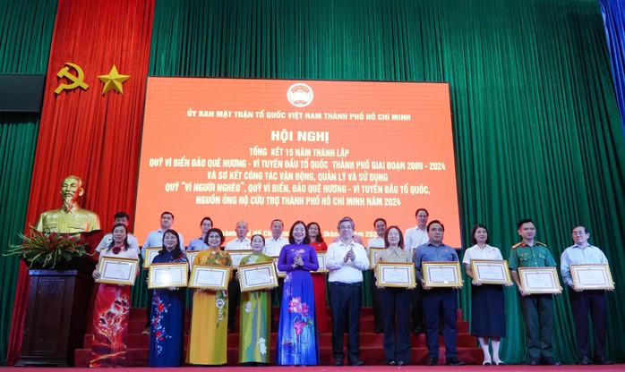 Hơn 552 tỉ đồng hướng về biên giới, biển đảo- Ảnh 1. Hơn 552 tỉ đồng hướng về biên giới, biển đảo- Ảnh 1.