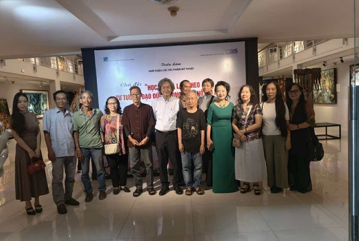 Tự hào với triển lãm "Học tập và làm theo tư tưởng, đạo đức, phong cách Hồ Chi Minh" - Ảnh 1.