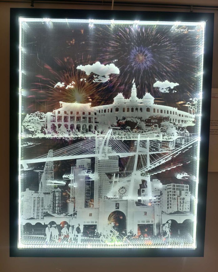 Tự hào với triển lãm "Học tập và làm theo tư tưởng, đạo đức, phong cách Hồ Chi Minh" - Ảnh 2.