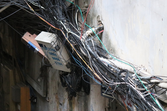 Loạt ảnh "khiếp" với ẩn họa cháy nổ tại nhiều chung cư, cư xá cũ ở TP HCM- Ảnh 7.