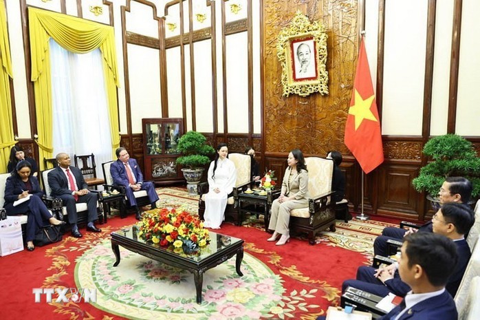 Nữ phi hành gia gốc Việt Amanda Nguyễn chia sẻ về cảm xúc ngắm Trái đất từ khoảng không vũ trụ- Ảnh 2.
