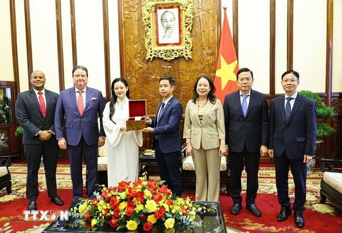 Nữ phi hành gia gốc Việt Amanda Nguyễn chia sẻ về cảm xúc ngắm Trái đất từ khoảng không vũ trụ- Ảnh 3.
