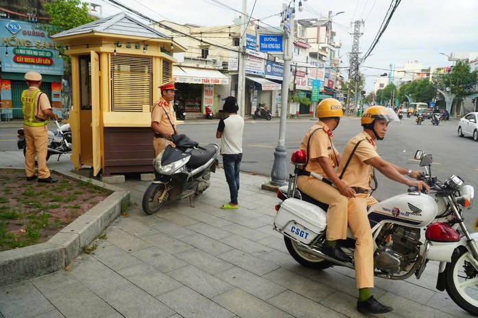 Trang bị bốt gác giao thông cho lực lượng CSGT - Ảnh 1.