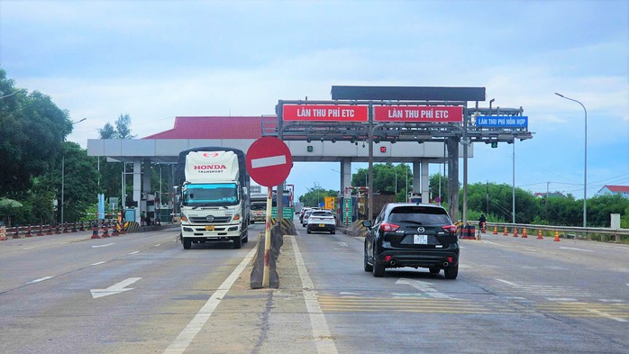 Hơn 1.300 cán bộ đi làm xa sau sáp nhập, Quảng Trị xin giảm phí BOT Quán Hàu - Ảnh 1.