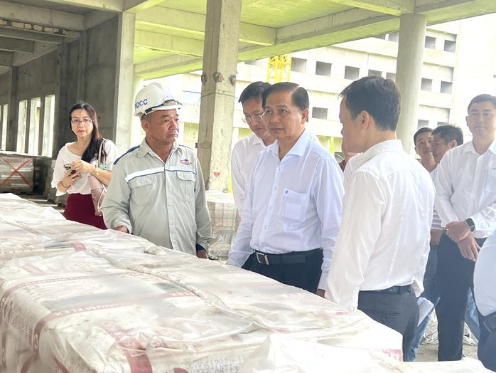 Chủ tịch UBND TP Cần Thơ chỉ đạo về tiến độ Bệnh viện Ung bướu Cần Thơ - Ảnh 2.