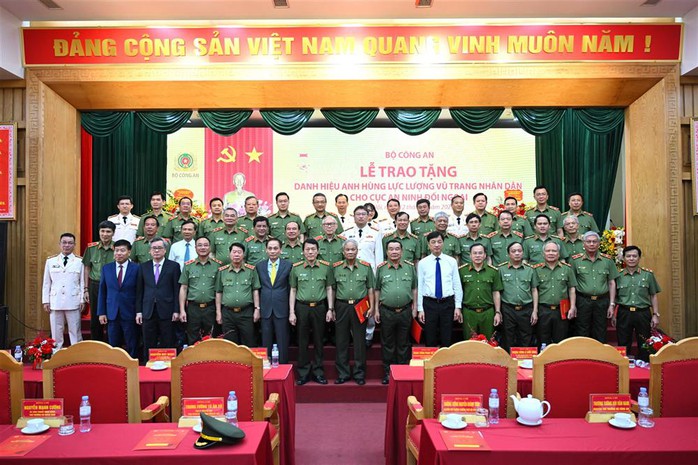 Cục An ninh Đối ngoại đón nhận danh hiệu Anh hùng lực lượng vũ trang nhân dân- Ảnh 2. Cục An ninh Đối ngoại đón nhận danh hiệu Anh hùng lực lượng vũ trang nhân dân- Ảnh 2.